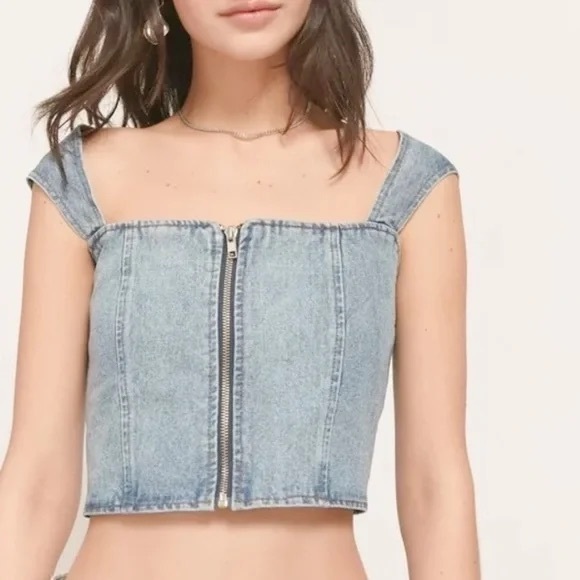 Lioness Tops - NWT Lioness Papa Don't Preach Denim Zip Crop Top Tank Women's Medium Light Wash